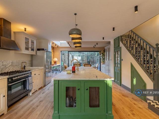 Apartment for rent in Chalk Farm, Greater London