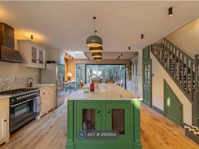 House for rent in Chalk Farm, Greater London