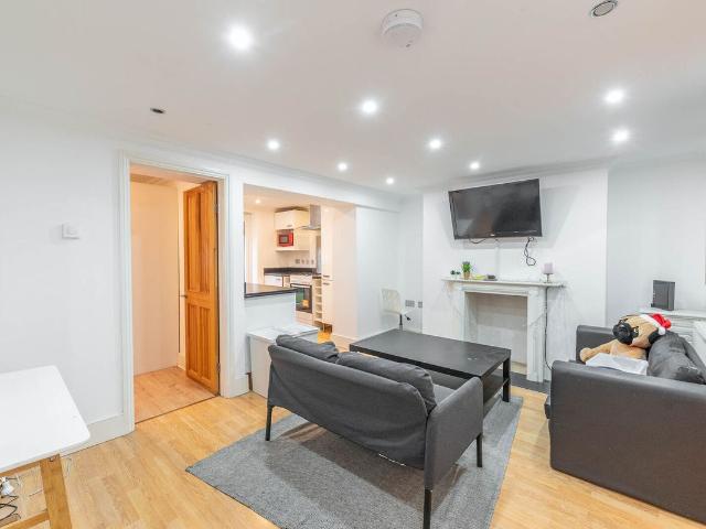 Apartment for rent in Chalk Farm, Greater London