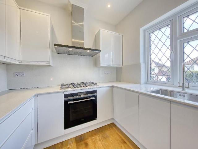 Apartment for rent in Motspur Park, Greater London