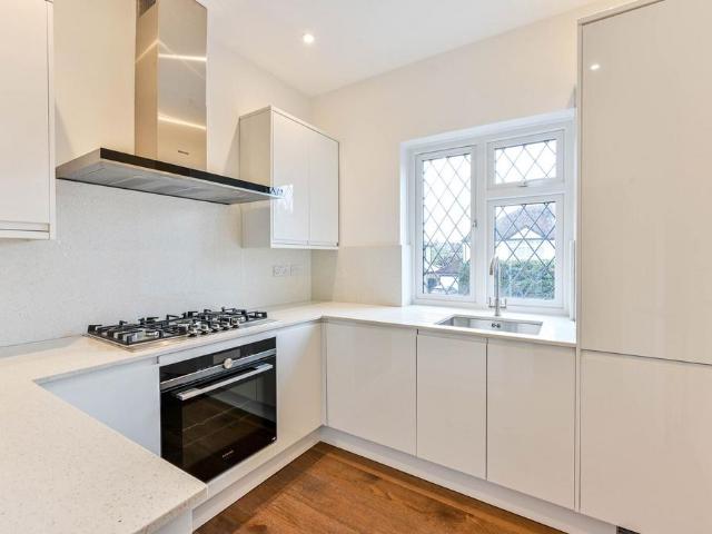 Apartment for rent in Royal Borough of Kingston upon Thames, Greater London