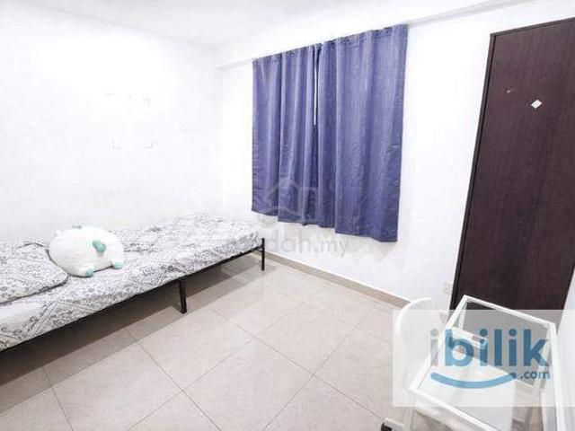 Room for rent in Petaling, Alam Impian