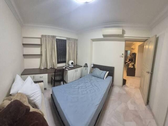 Room for rent in Telok Blangah