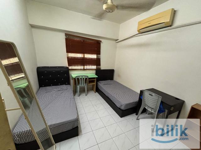 Room for rent in Petaling, Alam Impian