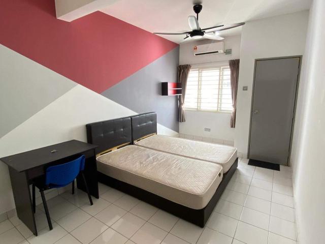 Room for rent in Petaling, Alam Impian