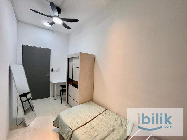 Room for rent in Petaling, Alam Impian