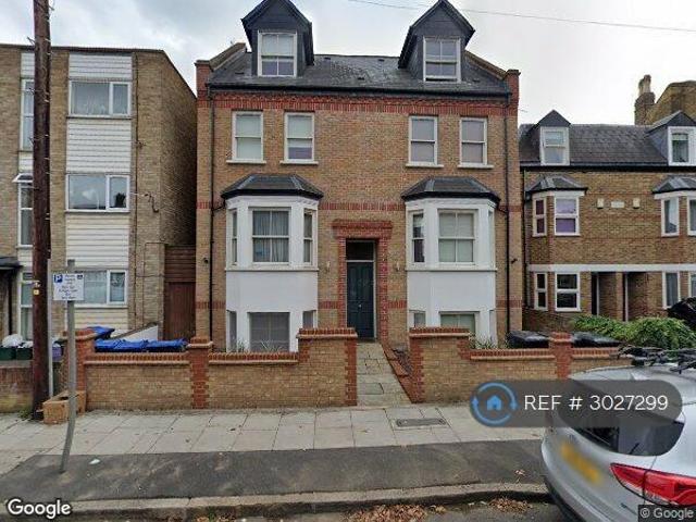 Apartment for rent in London Borough of Merton, Merton Park