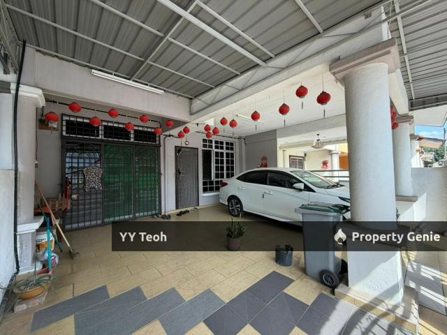 Terraced House for sale in Malaka