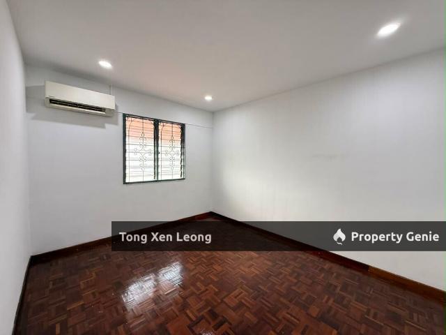 Terraced House for sale in Malaka