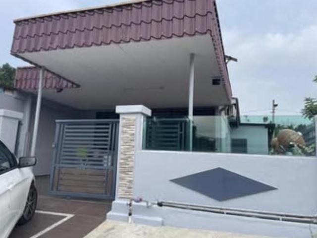 Terraced House for sale in Malaka