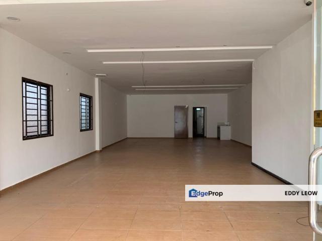 Shop for rent in Malaka