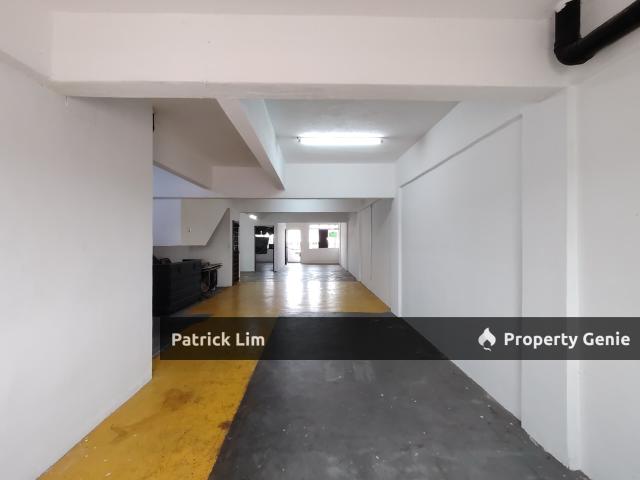 Shop for rent in Malaka