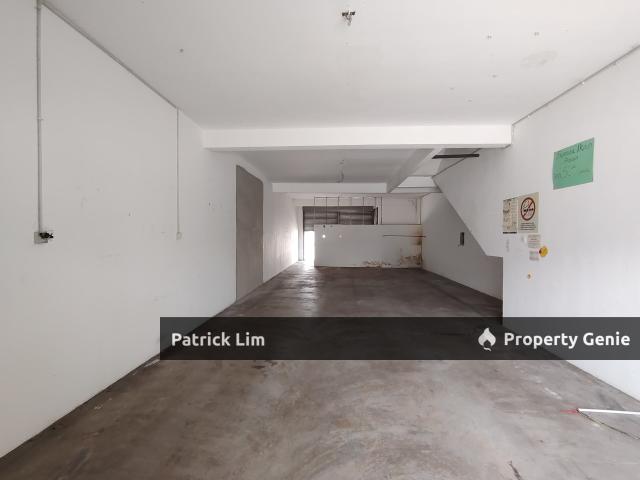Shop for rent in Malaka