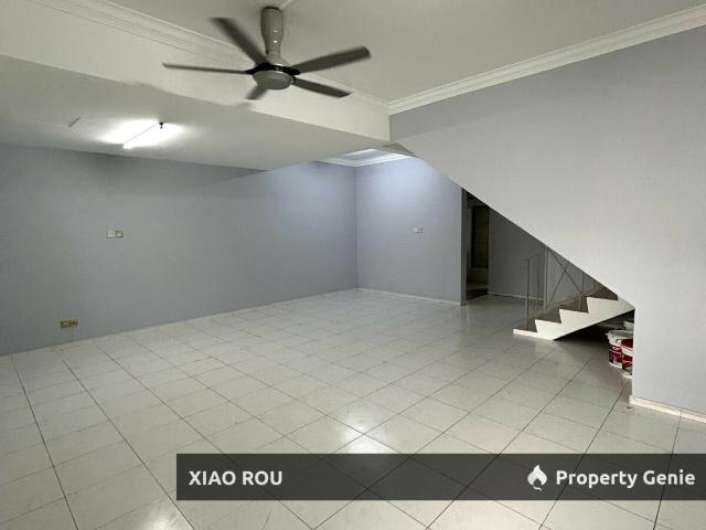 Terraced House for sale in Malaka