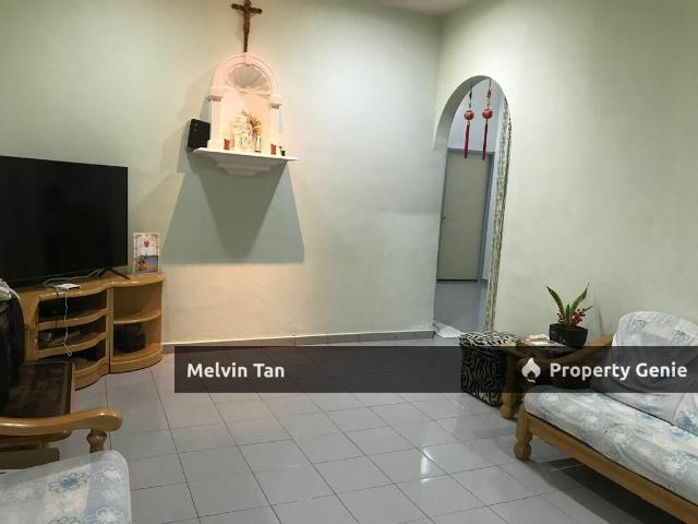 Terraced House for sale in Malaka