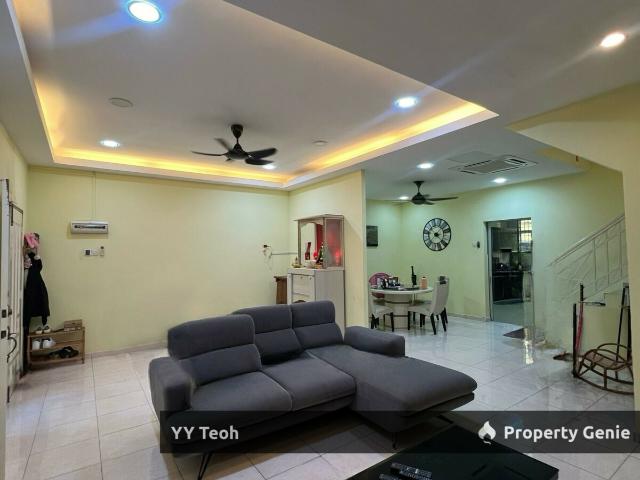 Terraced House for sale in Malaka