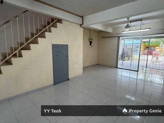Terraced House for sale in Malaka