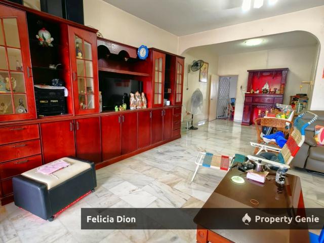 Terraced House for sale in Malaka
