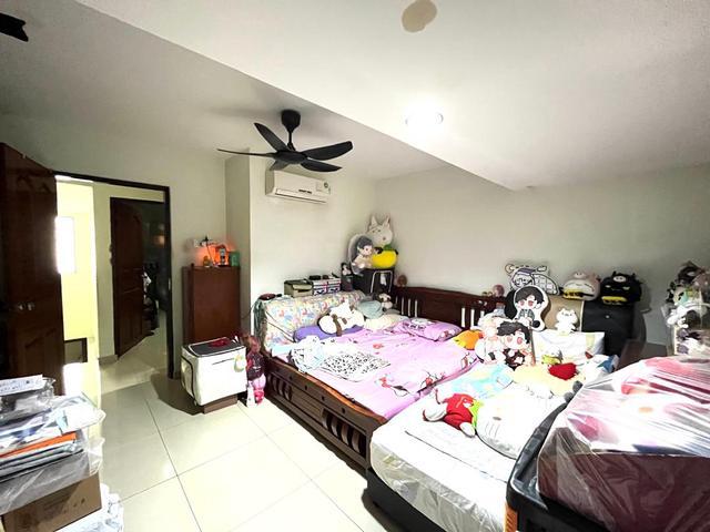 Terraced House for sale in Malaka