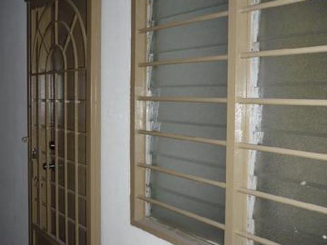Flat for sale in Malaka
