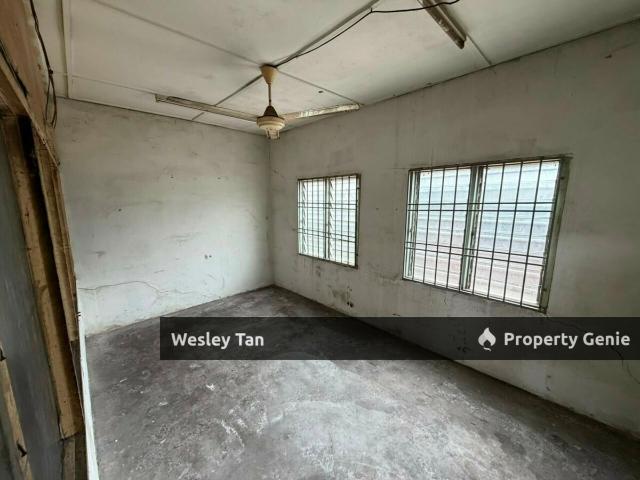 Warehouse for sale in Malaka