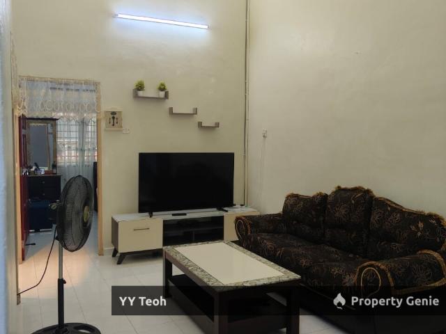 Terraced House for sale in Malaka