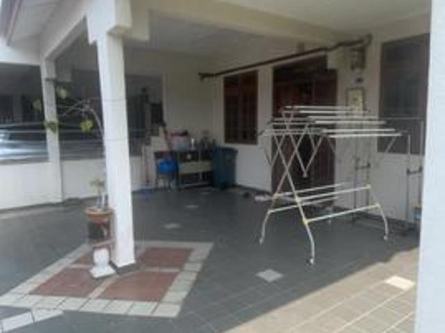 Terraced House for sale in Malaka