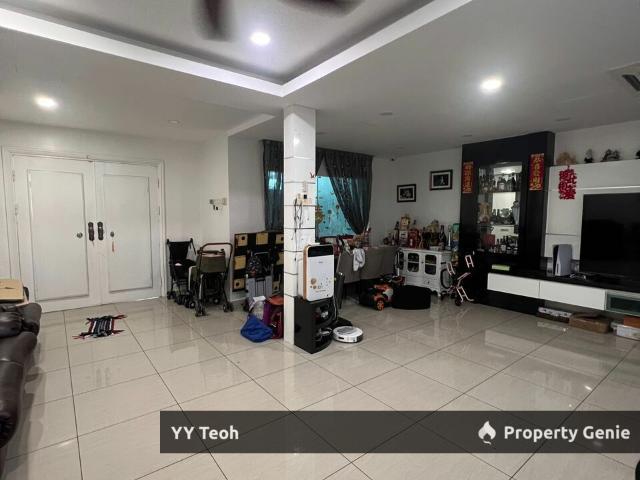 Terraced House for sale in Malaka