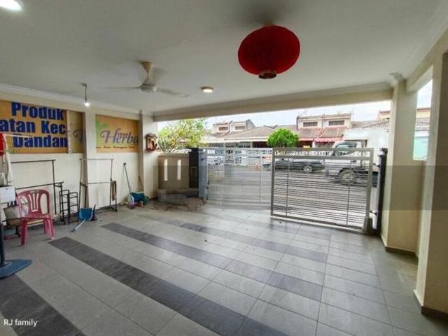 Terraced House for sale in Malaka