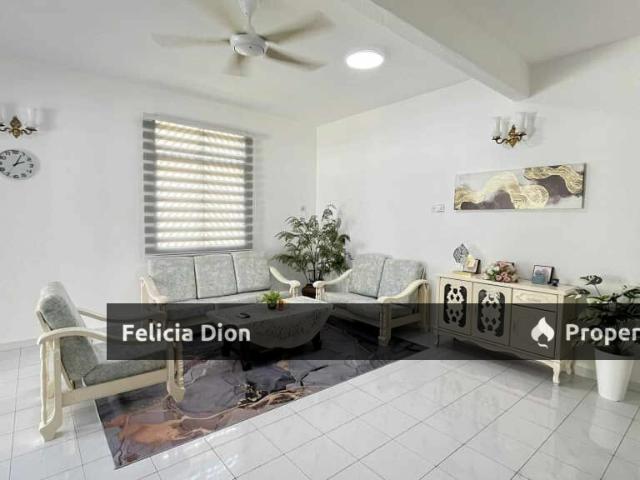 Terraced House for sale in Malaka