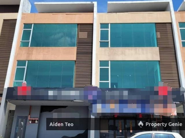 Shop for sale in Malaka