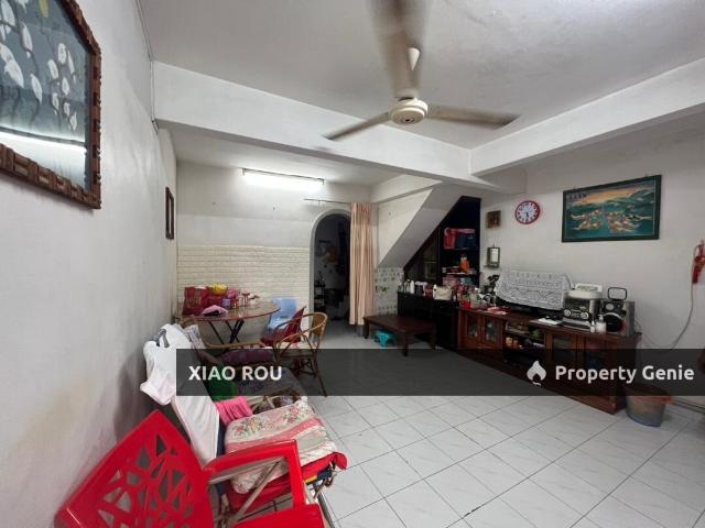 Terraced House for sale in Malaka