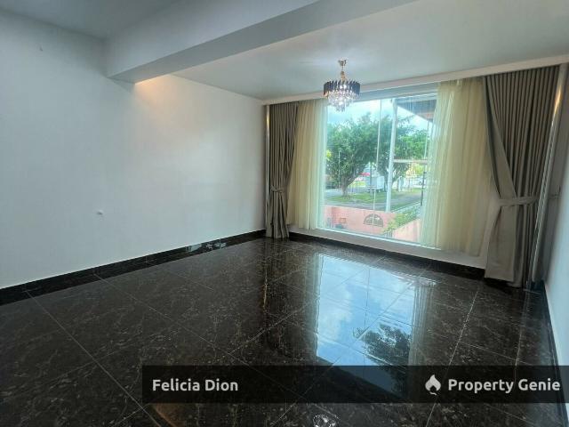 Terraced House for sale in Malaka