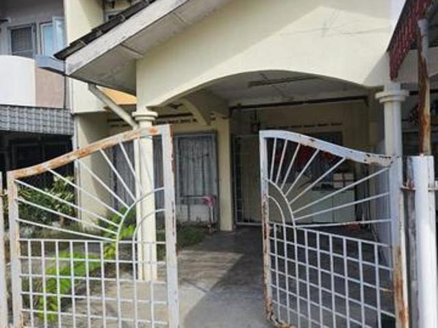 Terraced House for sale in Malaka