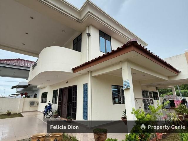 Terraced House for sale in Malaka