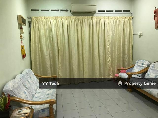 Terraced House for sale in Malaka