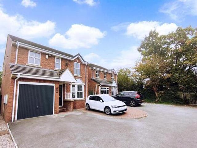 House for sale in Mapplewell, South Yorkshire