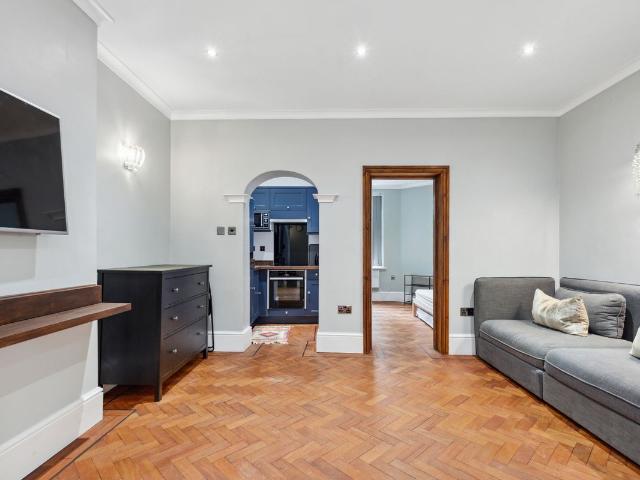 Apartment for rent in Kensington, Greater London