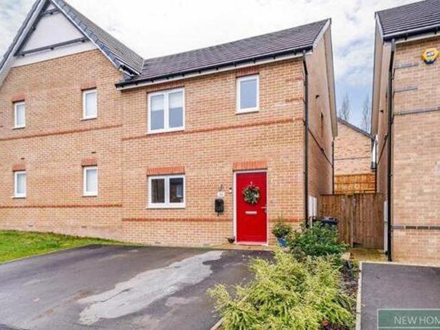 House for sale in Huddersfield, West Yorkshire