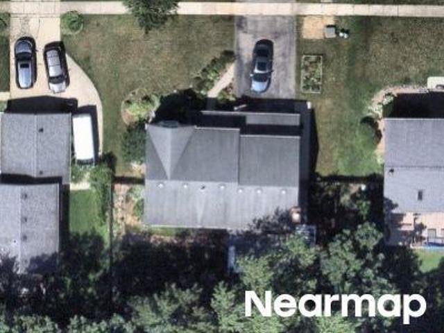 House for sale in Lindenhurst, Illinois