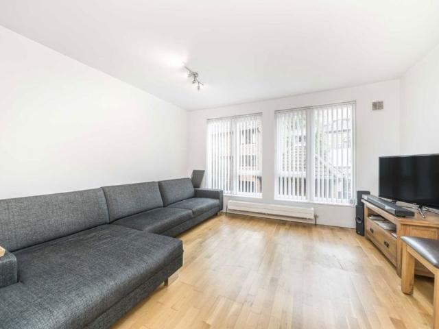 Apartment for rent in Strawberry Hill, Greater London