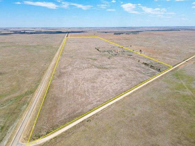 Cottage for sale in Beauchamp, Victoria