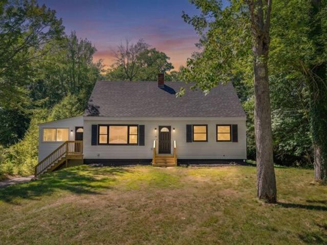 House for sale in Topsham, Sagadahoc County