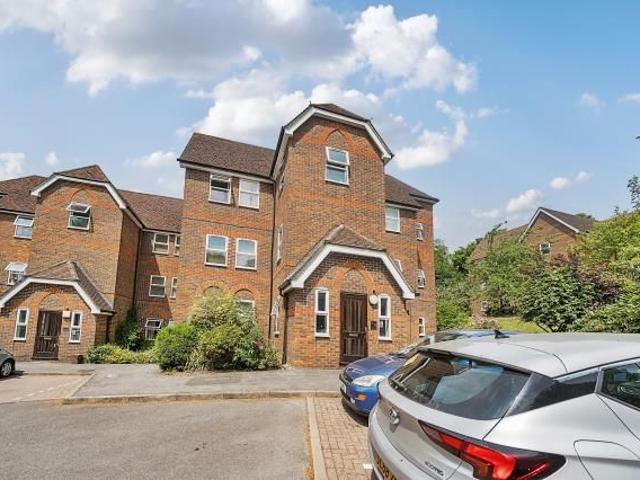Apartment for rent in Totteridge, Cressex