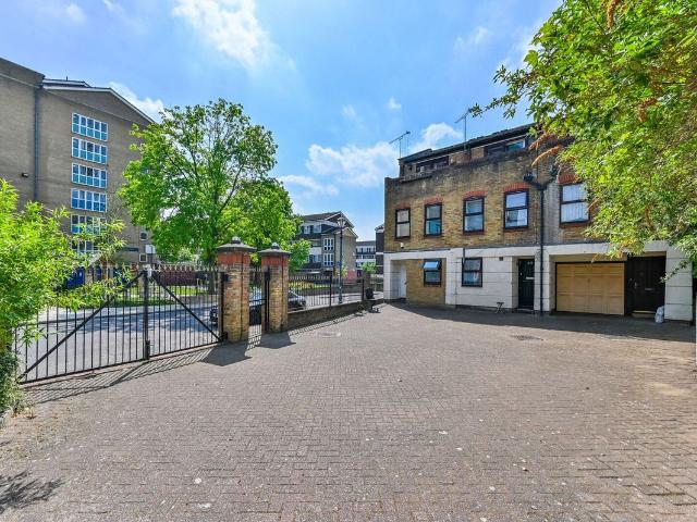 Studio for rent in Old Ford, Bow