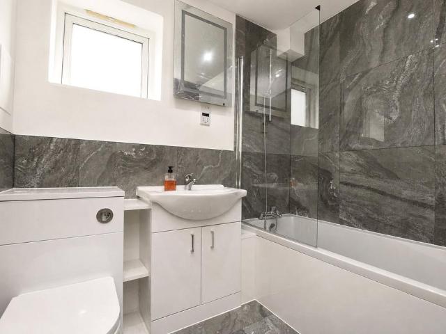 Apartment for rent in Rush Green, Greater London