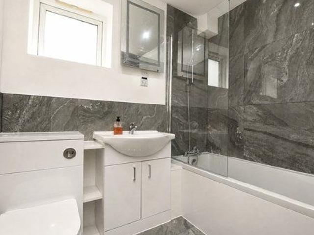 Apartment for rent in Rush Green, Greater London