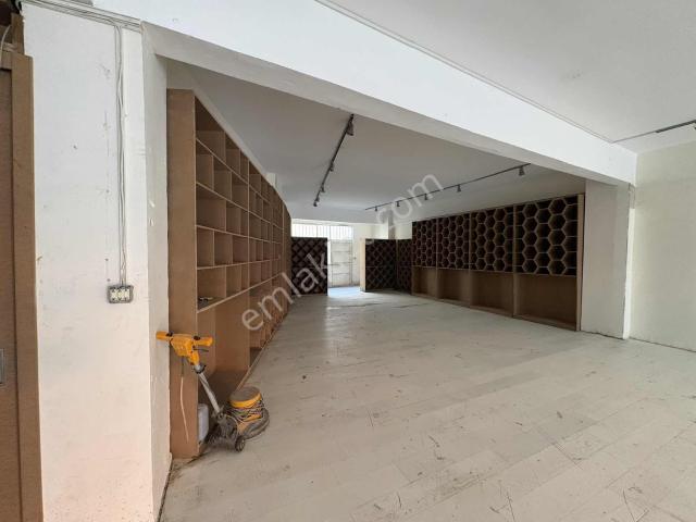 Maltepe, İstanbul içerisinde kiralık Bina