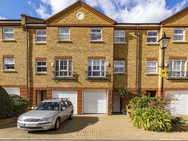 House for rent in London Borough of Hounslow, Greater London