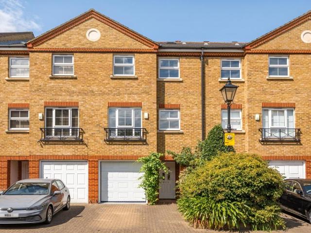 House for rent in London Borough of Hounslow, Greater London